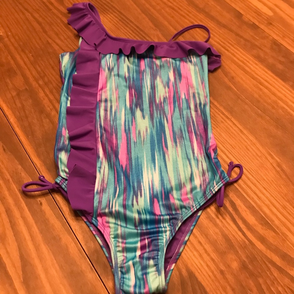 Girls swimsuit